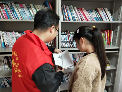 文昌街道山水龙城社区:开展志愿伴读"世界读书日"活动